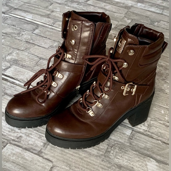 GUESS: WOMEN’S CANALY COMBAT BOOTS - Picture 2 of 12